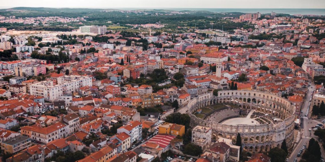 Pula presents plan to become 100% transparent and prevent corruption