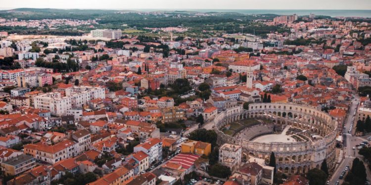 Pula presents plan to become 100% transparent and prevent corruption