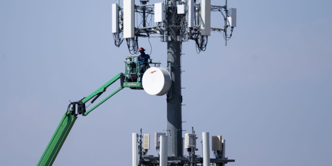 FAA lists 50 airports that will have 5G buffer zones ahead of C-band expansion