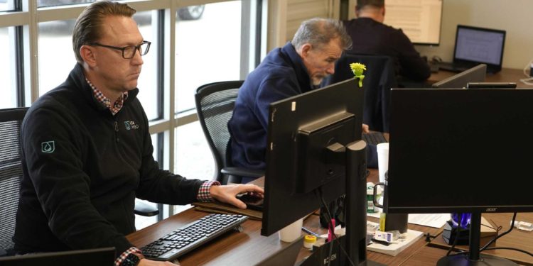 Houston startup uses blockchain to make smart contracts, automate payments