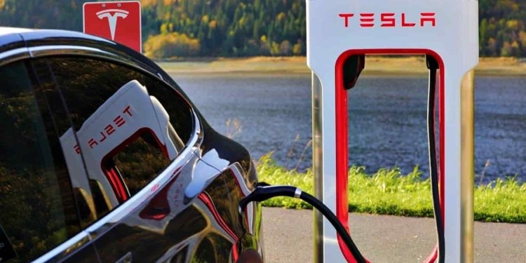3rd-party flaws allowed a teen hacker to track location of Tesla cars