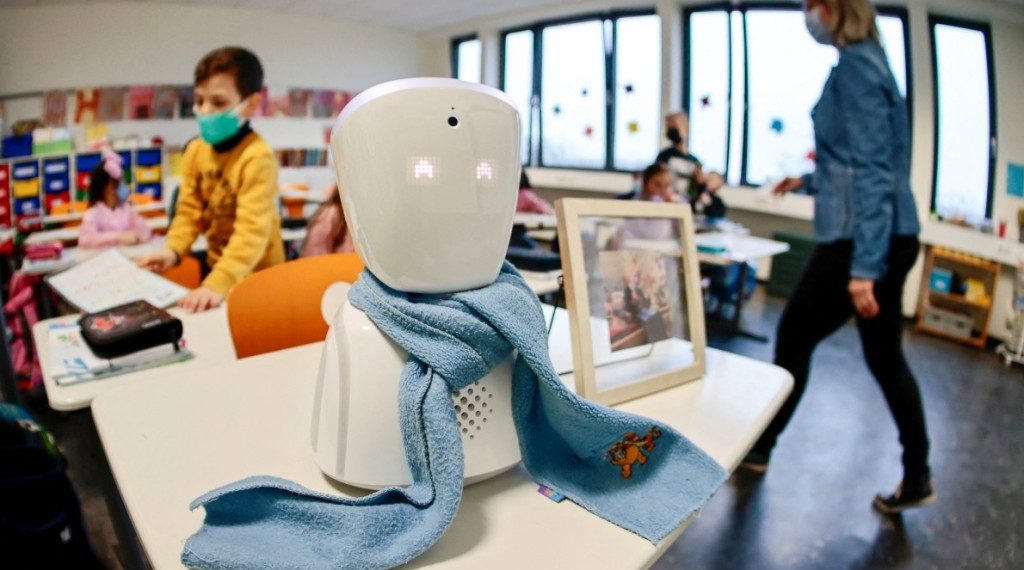 Avatar robot goes to school for ill German boy