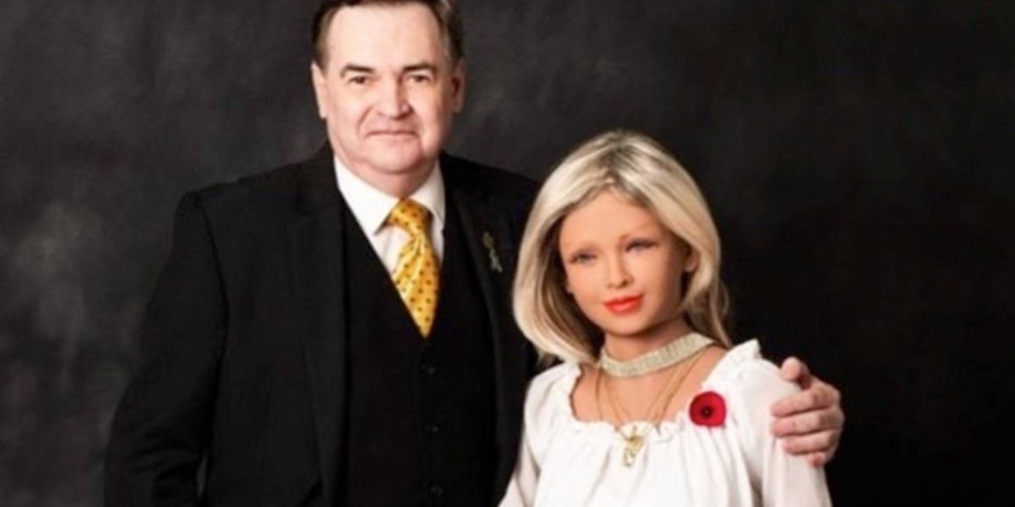 Man Falls In Love With Robot And Hopes To Marry Her