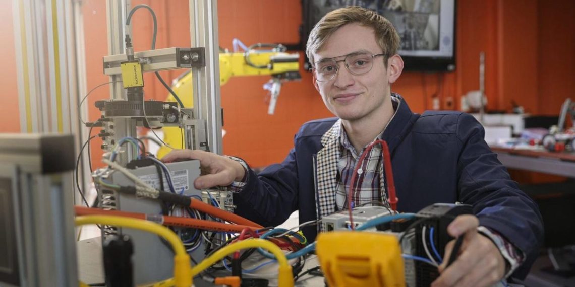 Mr. Roboto: BGSU grad has mad skills | Community