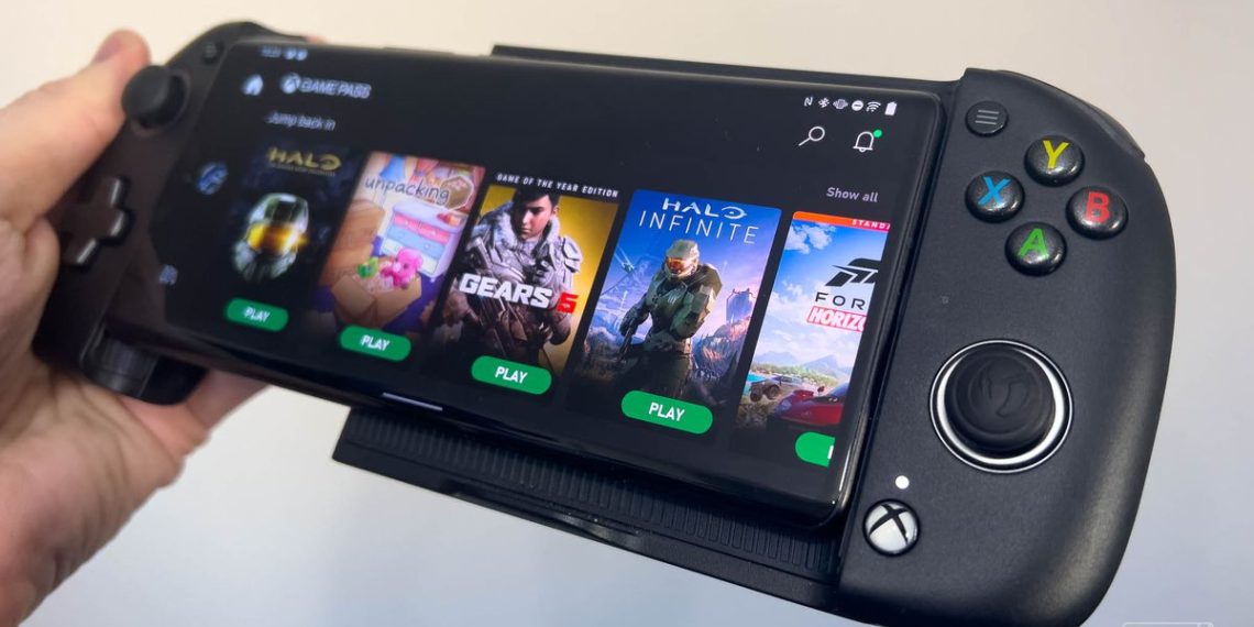 This controller turns your Android phone into a portable Xbox
