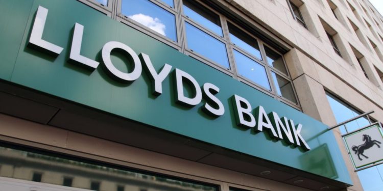 Lloyds Acquires Stake in Loyalty App Bink