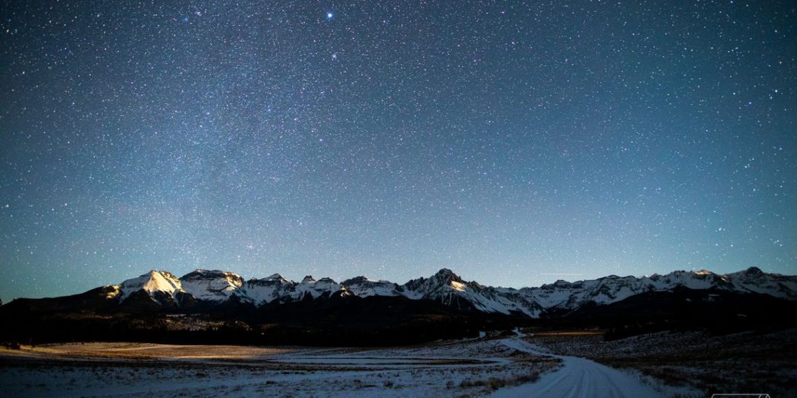 How to take better night photos with the Pixel 6 Pro, iPhone 13 Pro, or digital camera