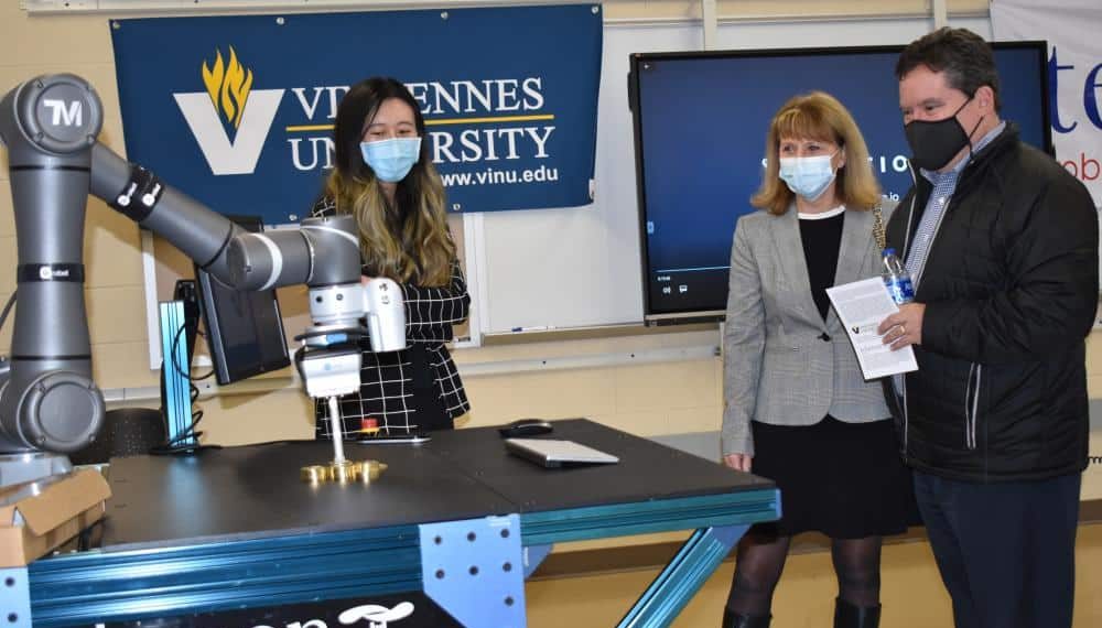 Cutting-edge Collaborative Robotics Training Lab opens at Vincennes University Jasper