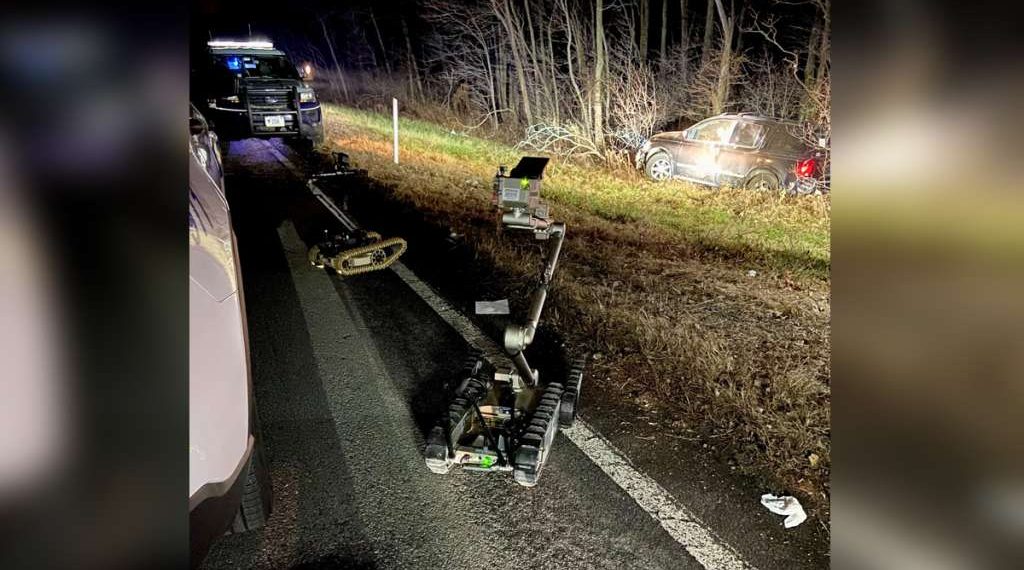 Bomb squad uses robots to help resolve situation involving suspect barricaded in vehicle on highway in Milford – Boston News, Weather, Sports