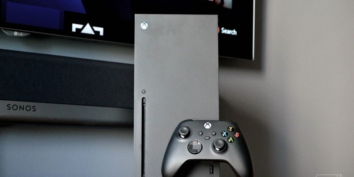 Microsoft is emailing out links to buy an Xbox Series X bundle from its online store