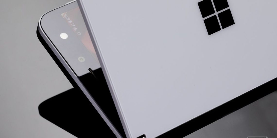 It’s 2022, and the Surface Duo still doesn’t have Android 11