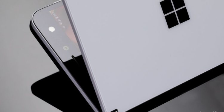 It’s 2022, and the Surface Duo still doesn’t have Android 11