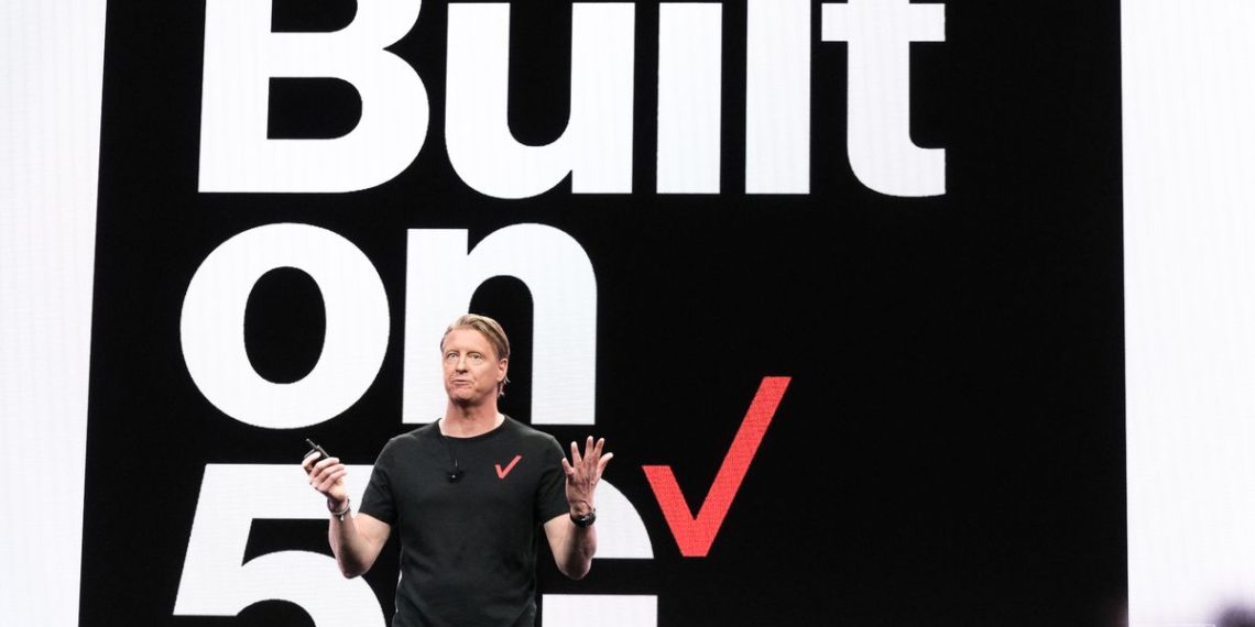 Verizon and AT&T will delay 5G C-band upgrades for two more weeks