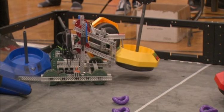 Chicago Public Schools, Von Steuben, Bloom Trail High School show off skills in VEX Robotics competition