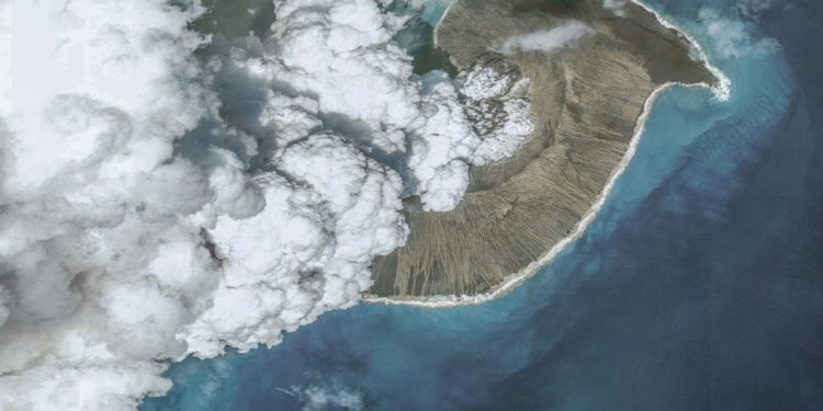 Satellite images show just how ridiculously high the Tonga volcanic plume rose