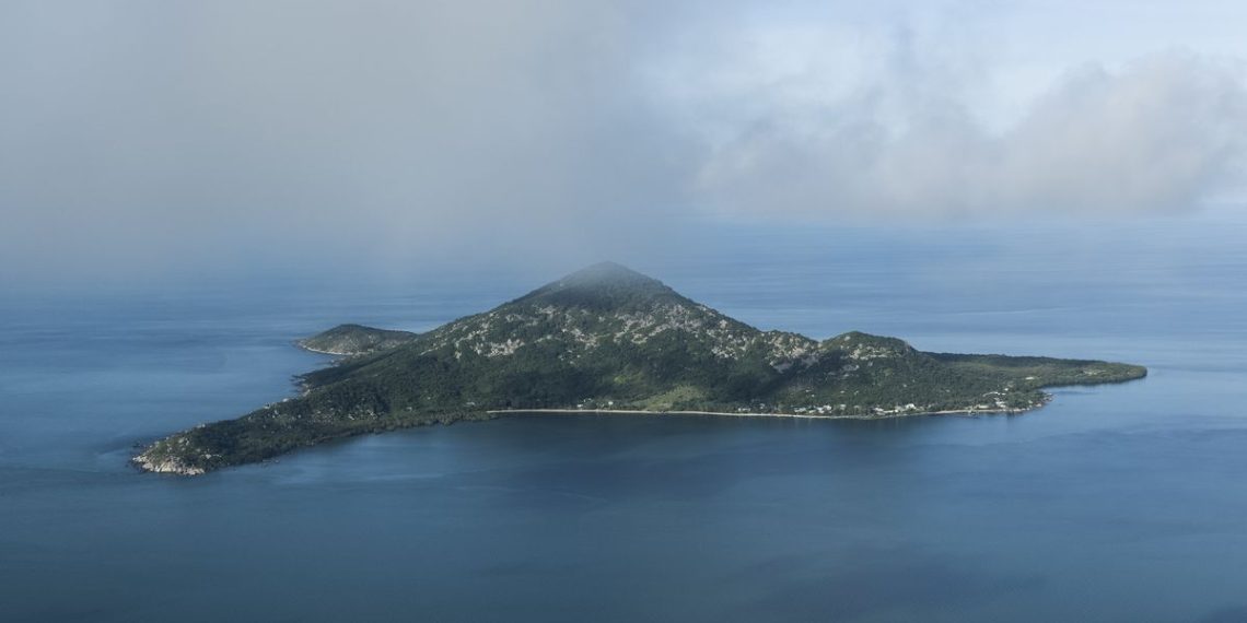 Seawalls alone won’t save coastal cities, major UN report says