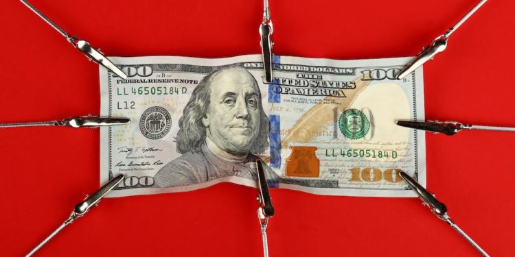 Mos evolves from fintech into challenger bank, as early users start post-college lives