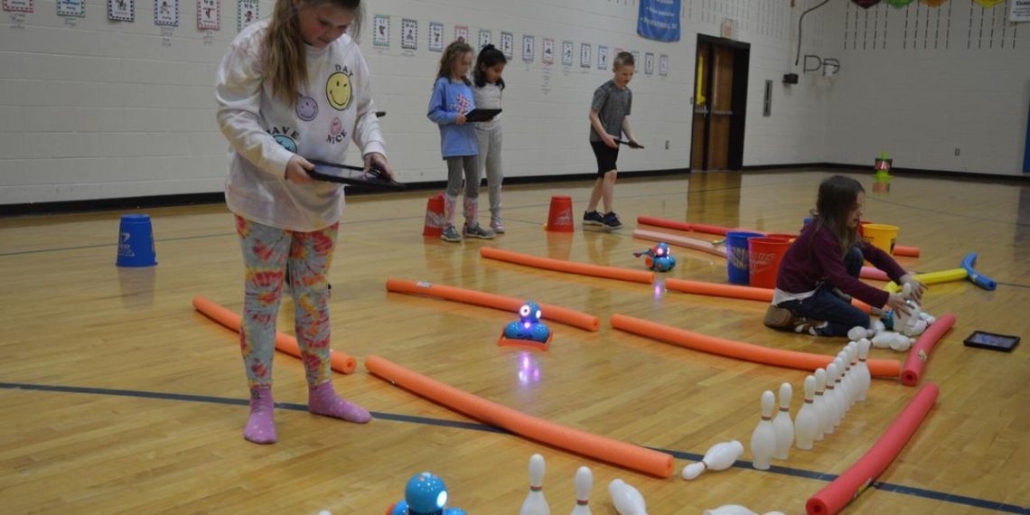 Johnson City students celebrate Digital Learning Day with robots | News