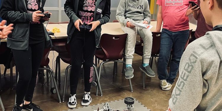 Area robotics teams advance to state