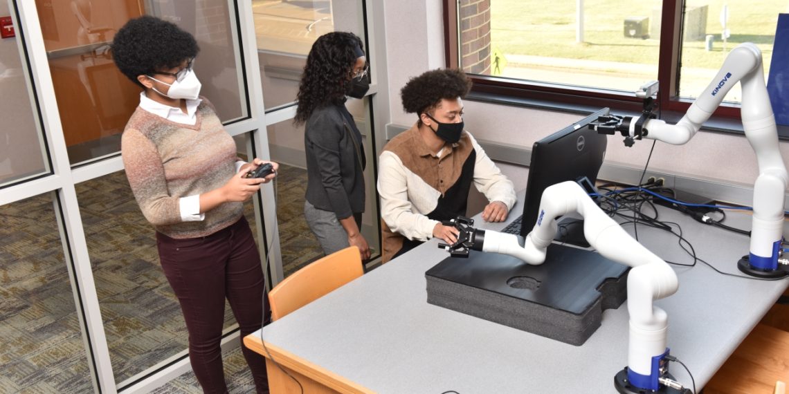 Hampton University partners with Amazon to create robotics program