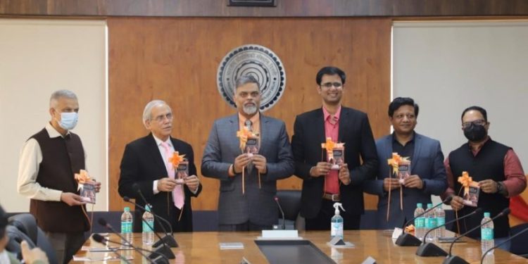 IIT Delhi startup launches world’s smallest wearable air purifier