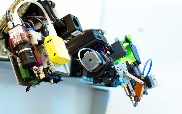 Q5D is using robots to automate electronic wiring during manufacturing – TechCrunch