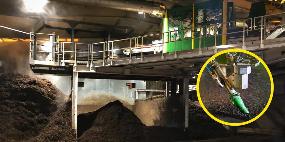 Sorting robots clean green waste from impurities