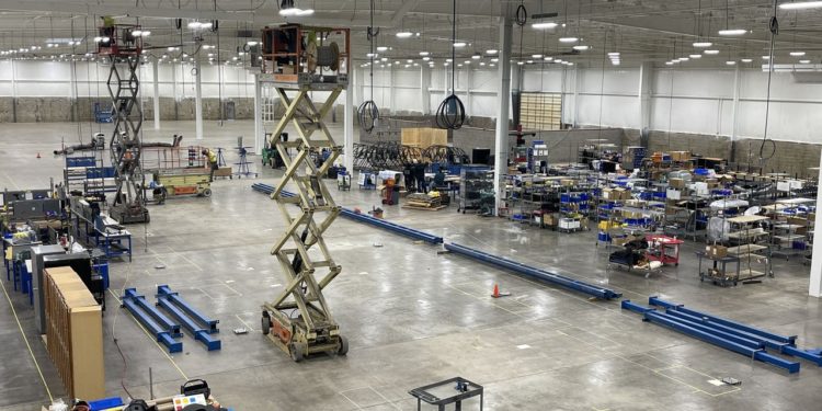 Oregon electric vehicle startup Arcimoto opens new 250,000 square-foot factory