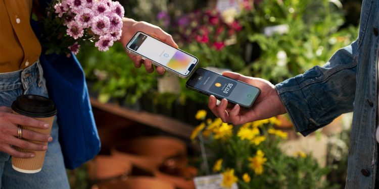 Could Apple’s Fintech Move Hurt Block and PayPal?