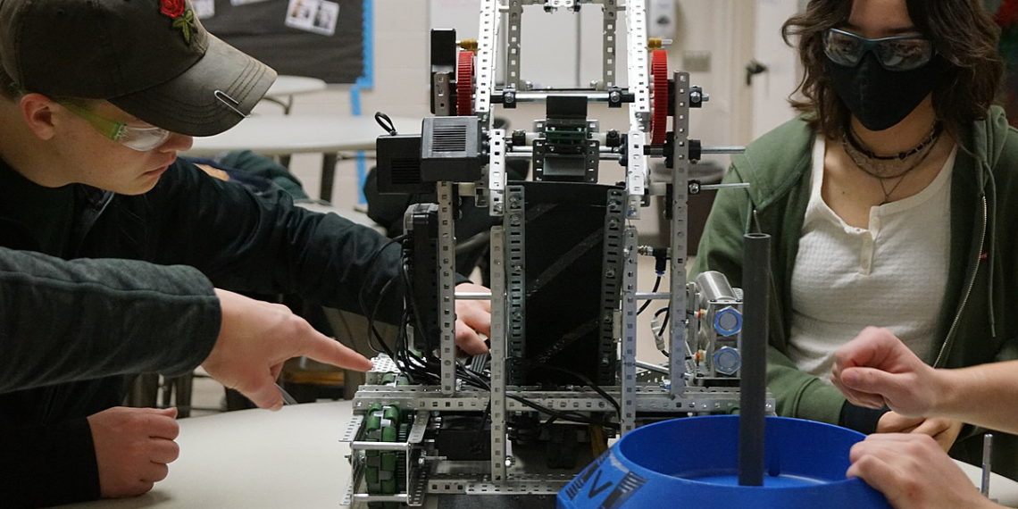 Sauk Rapids-Rice Vex Robotics Teams to Compete at State