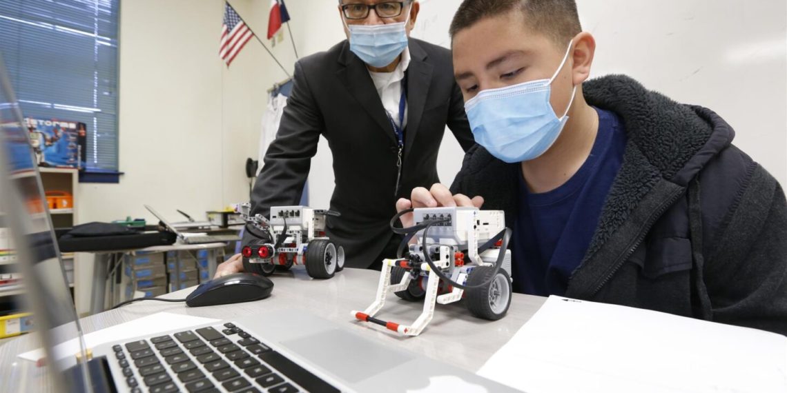 Robotics class expands STEM opportunities at Guillen