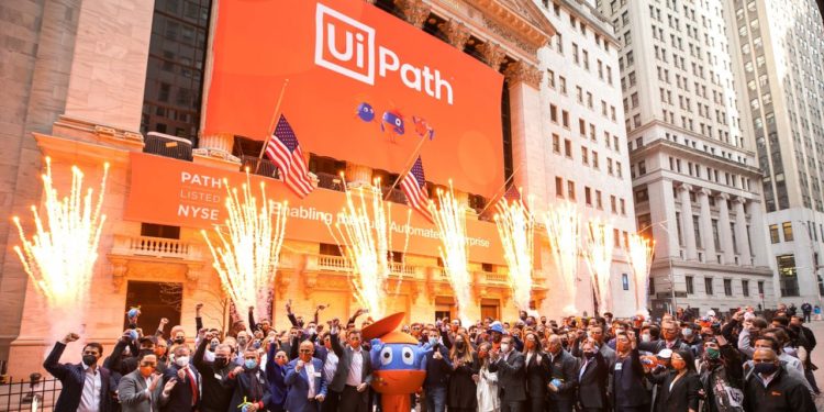 Red-Hot Startup Market Starts to Chill as Investors Turn on Tech Stocks