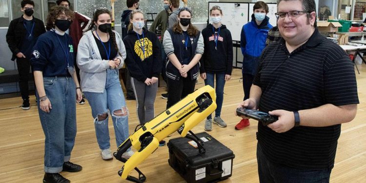 DVIDS – News – NUWC Division Newport scientist paying it forward as FIRST Robotics Competition team mentor