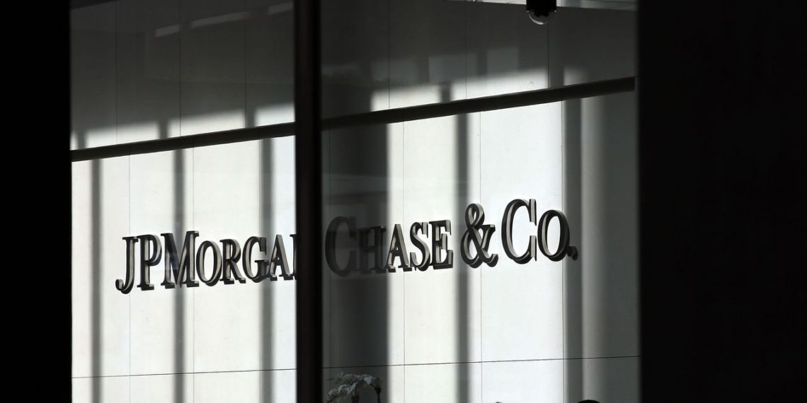 JPMorgan Adds to Fintech Holdings With Deal for Global Shares