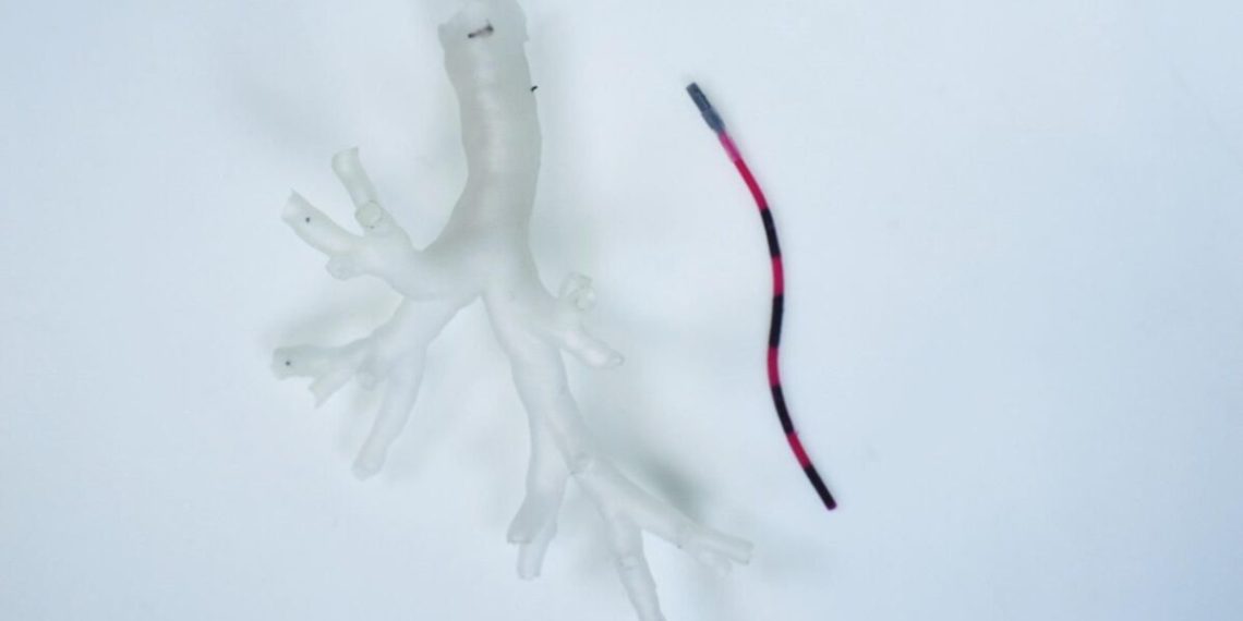 Tentacle-like robot weaves through the lungs to tackle cancer