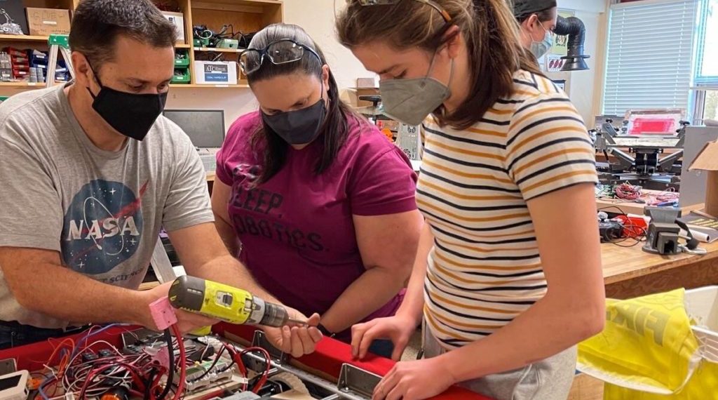 Esquimalt students make the business case for robotics – Victoria News