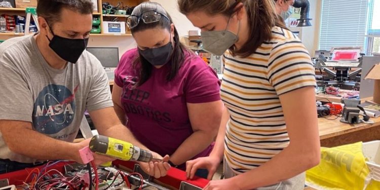 Esquimalt students make the business case for robotics – Victoria News