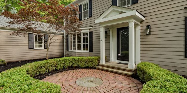 ‘CarMax for houses’ opens lucrative door for Cleveland startup FlashHouse