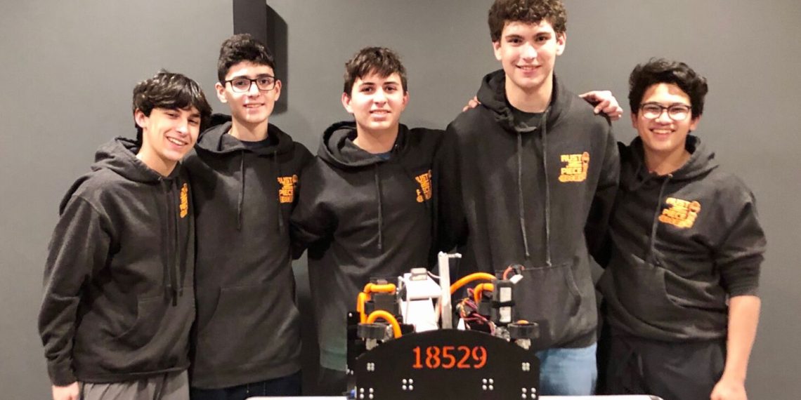Highland Park robotics team competes in state tournament Saturday