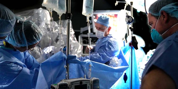 Northport VA surgeons perform first da Vinci robotic surgery at medical center