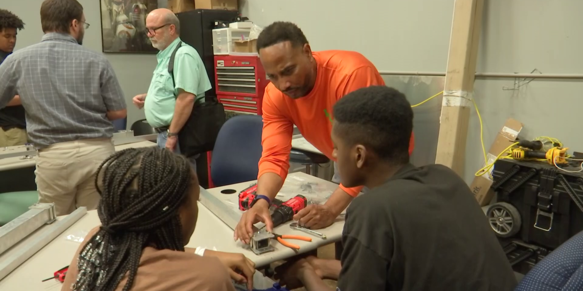 “I Will” Mentorship Foundation helping Lee County students learn STEM, build robots