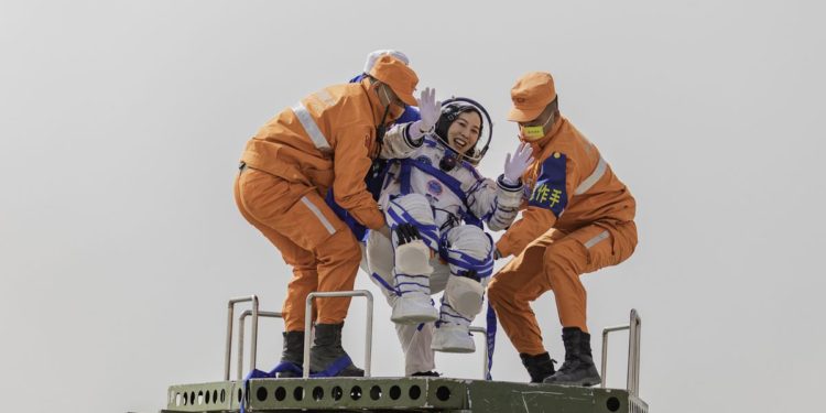 Chinese astronauts return to Earth after spending six months in space