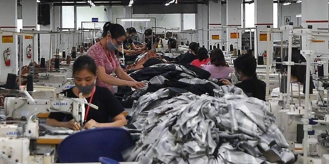 A $970 million fashion e-commerce startup in Singapore has suspended its CEO in financial probe: reports