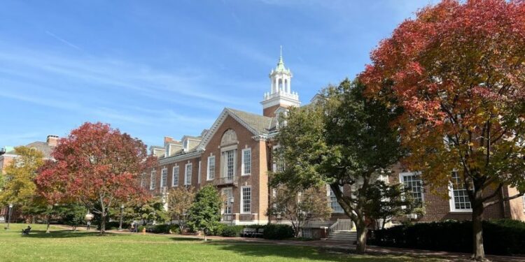 Johns Hopkins Team Creates Gelatinous Robot Powered by Temperature