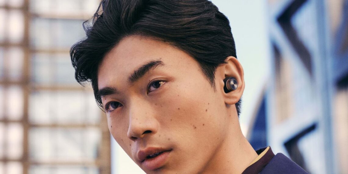 B&W updates PI7 earbuds with better battery life for the same price