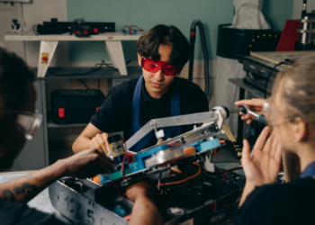 How Generative AI Increases The Productivity of Knowledge Workers