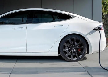 Sydney Electricians Hit Gold Rush and Struggle to Keep Pace with Unprecedented Surge in EV Charging Installations.