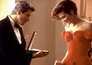 10 of the Most Iconic Classic RomComs You Can’t Miss on Netflix