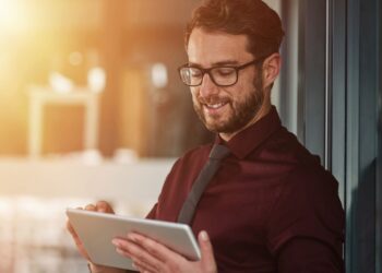 Unleash Your Powerhouse Entrepreneur Persona with Tailor Brands