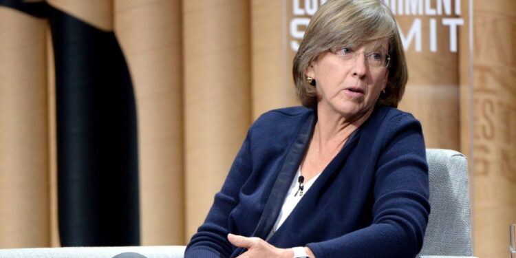15 Powerhouse Billionaire Tech Investors You Need to Know